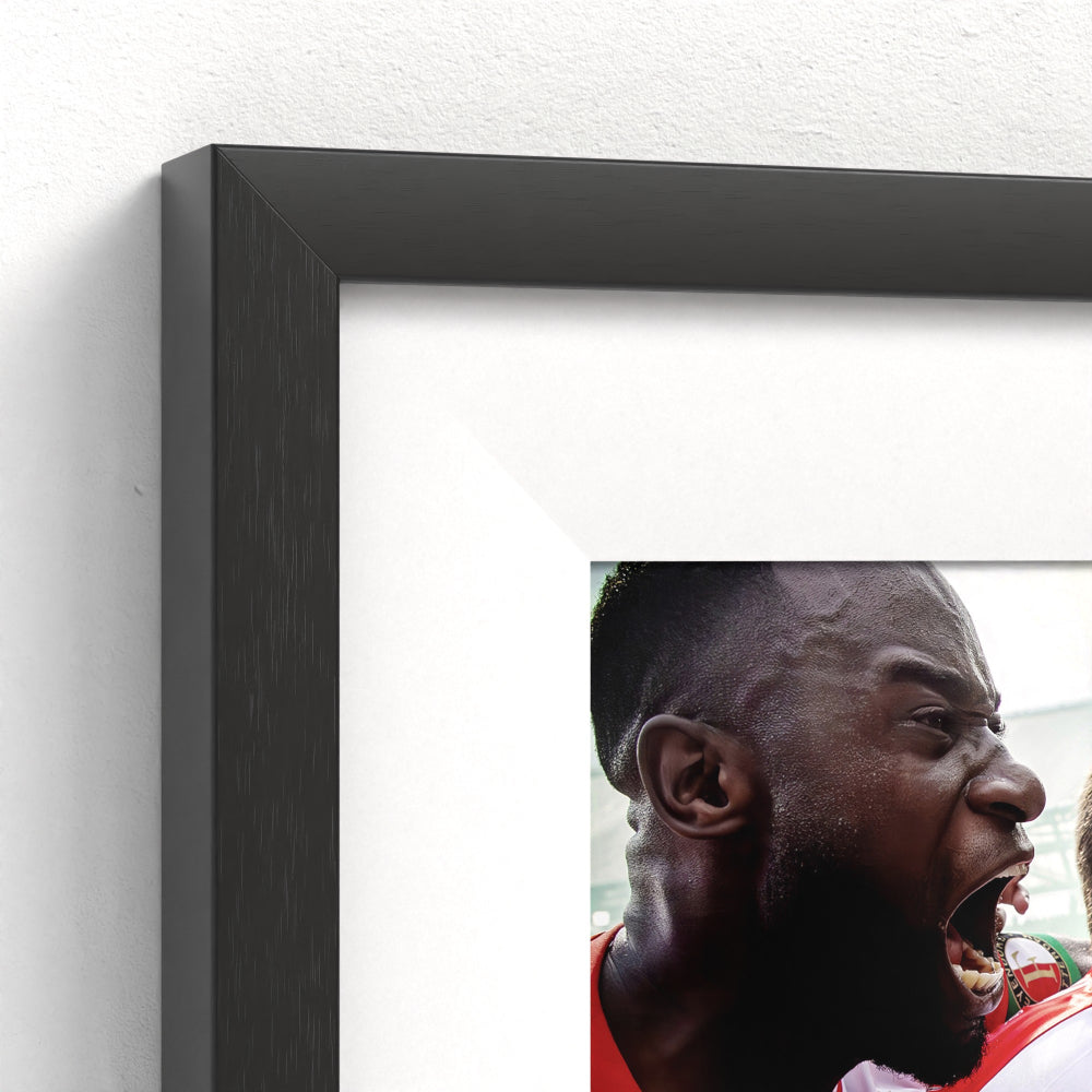 Sportfoto 'Vreugde bij Gimenez en Geertruida' ingelijst - afbeelding 3